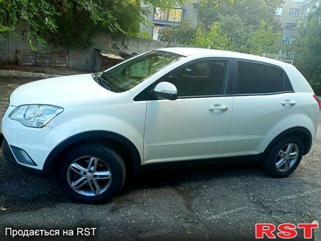 Білий Cанг Йонг Korando, об'ємом двигуна 2 л та пробігом 153 тис. км за 8900 $, фото 2 на Automoto.ua