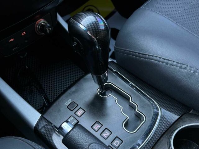 Белый Cанг Йонг Корандо, объемом двигателя 2.3 л и пробегом 155 тыс. км за 9800 $, фото 16 на Automoto.ua