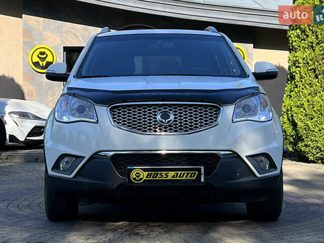 Белый Cанг Йонг Корандо, объемом двигателя 2 л и пробегом 155 тыс. км за 9800 $, фото 1 на Automoto.ua