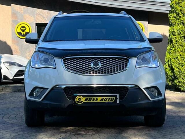 Белый Cанг Йонг Корандо, объемом двигателя 2.3 л и пробегом 155 тыс. км за 9800 $, фото 1 на Automoto.ua