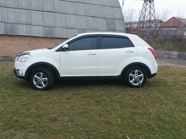 Білий Cанг Йонг Korando, об'ємом двигуна 2 л та пробігом 150 тис. км за 8000 $, фото 2 на Automoto.ua