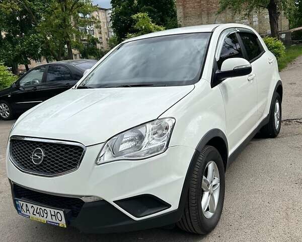 Білий Cанг Йонг Korando, об'ємом двигуна 2 л та пробігом 158 тис. км за 8600 $, фото 3 на Automoto.ua