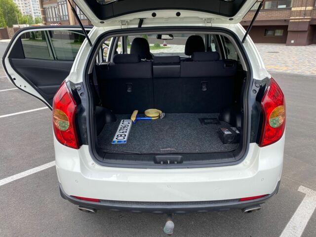 Белый Cанг Йонг Корандо, объемом двигателя 2 л и пробегом 229 тыс. км за 7400 $, фото 5 на Automoto.ua