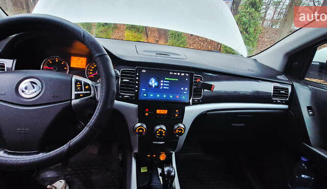 Белый Cанг Йонг Корандо, объемом двигателя 2 л и пробегом 104 тыс. км за 9900 $, фото 10 на Automoto.ua