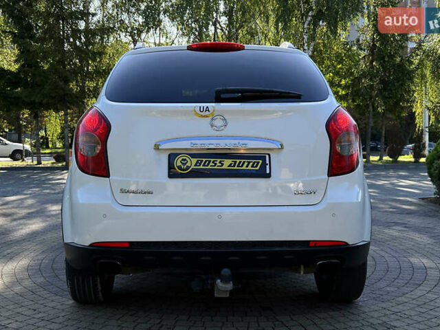 Белый Cанг Йонг Корандо, объемом двигателя 2 л и пробегом 155 тыс. км за 9800 $, фото 5 на Automoto.ua