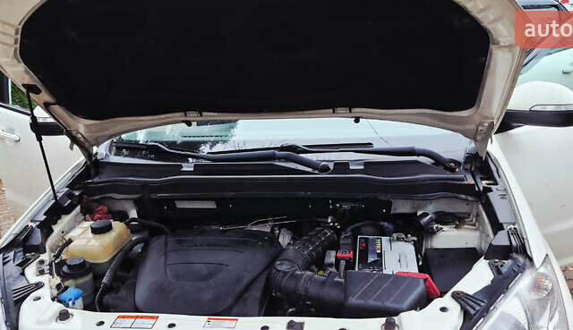 Белый Cанг Йонг Корандо, объемом двигателя 2 л и пробегом 104 тыс. км за 9900 $, фото 7 на Automoto.ua