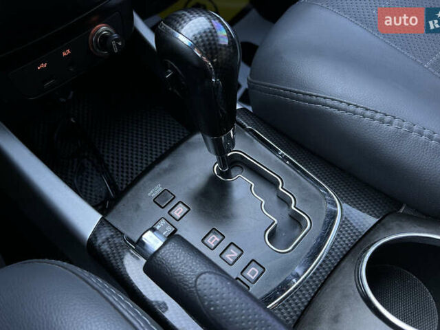 Белый Cанг Йонг Корандо, объемом двигателя 2 л и пробегом 155 тыс. км за 9800 $, фото 16 на Automoto.ua