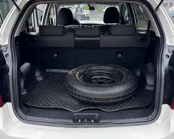 Білий Cанг Йонг Korando, об'ємом двигуна 2 л та пробігом 205 тис. км за 8000 $, фото 8 на Automoto.ua