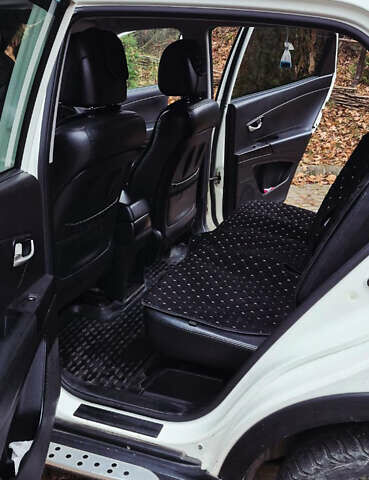 Белый Cанг Йонг Корандо, объемом двигателя 2 л и пробегом 104 тыс. км за 9900 $, фото 8 на Automoto.ua