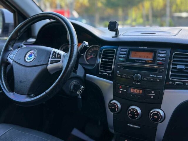 Белый Cанг Йонг Корандо, объемом двигателя 2.3 л и пробегом 155 тыс. км за 9800 $, фото 18 на Automoto.ua