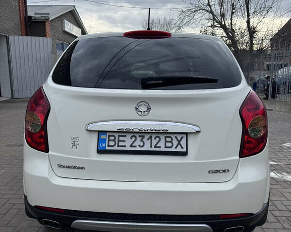 Білий Cанг Йонг Korando, об'ємом двигуна 2 л та пробігом 205 тис. км за 8000 $, фото 3 на Automoto.ua