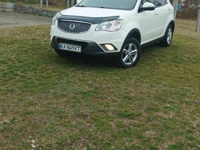 Білий Cанг Йонг Korando, об'ємом двигуна 2 л та пробігом 150 тис. км за 8000 $, фото 4 на Automoto.ua