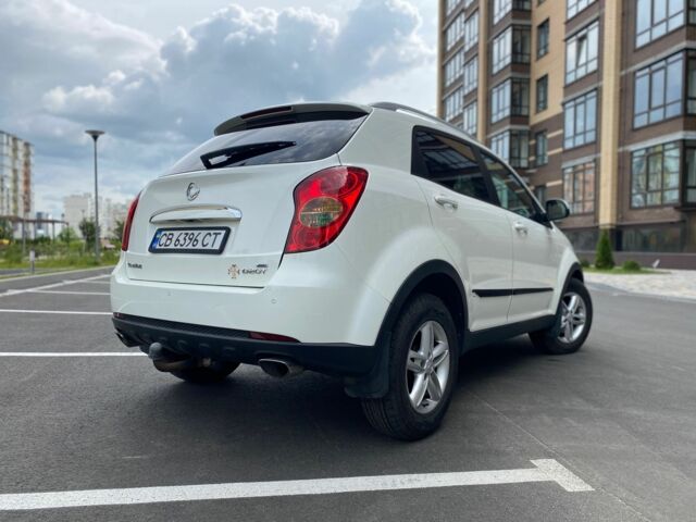 Белый Cанг Йонг Корандо, объемом двигателя 2 л и пробегом 229 тыс. км за 7400 $, фото 1 на Automoto.ua