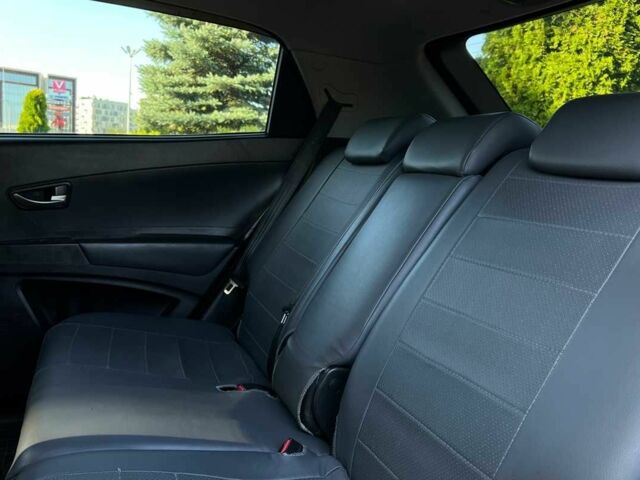 Белый Cанг Йонг Корандо, объемом двигателя 2.3 л и пробегом 155 тыс. км за 9800 $, фото 19 на Automoto.ua