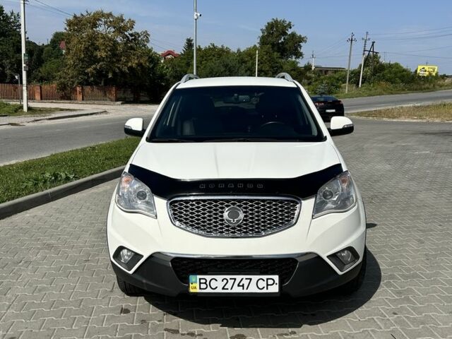 Белый Cанг Йонг Корандо, объемом двигателя 2 л и пробегом 155 тыс. км за 9400 $, фото 1 на Automoto.ua