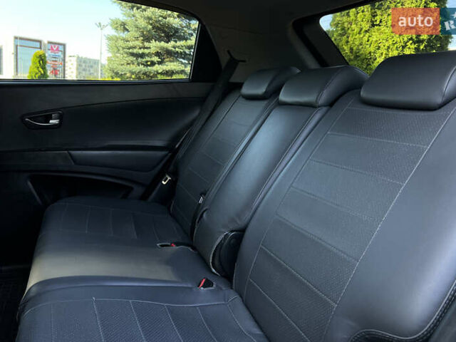 Белый Cанг Йонг Корандо, объемом двигателя 2 л и пробегом 155 тыс. км за 9800 $, фото 19 на Automoto.ua