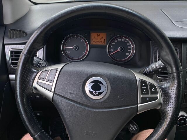 Белый Cанг Йонг Корандо, объемом двигателя 2 л и пробегом 229 тыс. км за 7400 $, фото 3 на Automoto.ua