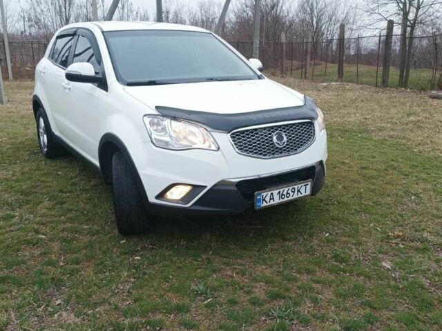 Білий Cанг Йонг Korando, об'ємом двигуна 2 л та пробігом 150 тис. км за 8000 $, фото 1 на Automoto.ua