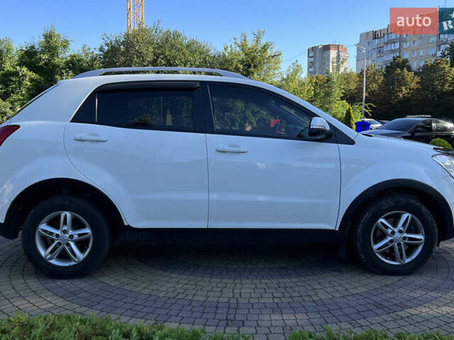 Белый Cанг Йонг Корандо, объемом двигателя 2 л и пробегом 155 тыс. км за 9800 $, фото 7 на Automoto.ua