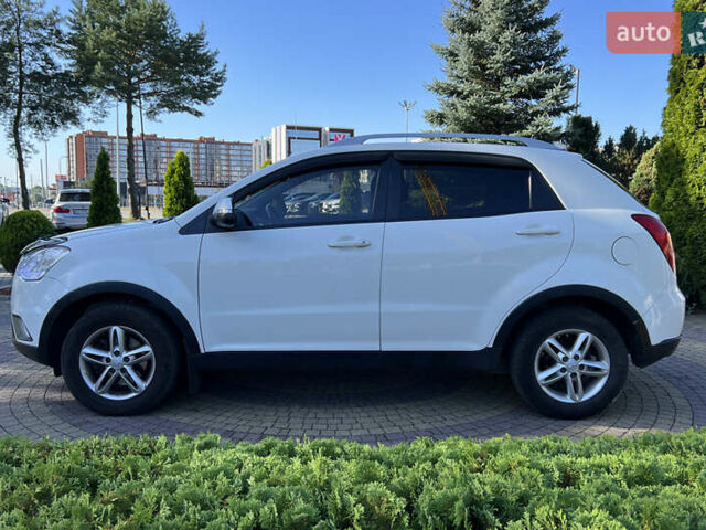 Белый Cанг Йонг Корандо, объемом двигателя 2 л и пробегом 155 тыс. км за 9800 $, фото 3 на Automoto.ua