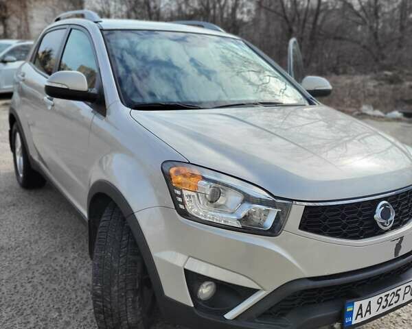 Білий Cанг Йонг Korando, об'ємом двигуна 2 л та пробігом 166 тис. км за 11000 $, фото 6 на Automoto.ua