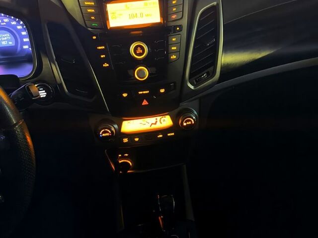 Белый Cанг Йонг Корандо, объемом двигателя 2 л и пробегом 98 тыс. км за 10500 $, фото 4 на Automoto.ua