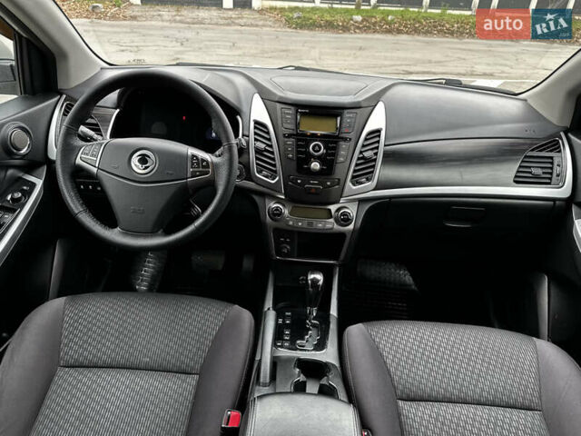 Білий Cанг Йонг Korando, об'ємом двигуна 2 л та пробігом 83 тис. км за 9800 $, фото 36 на Automoto.ua