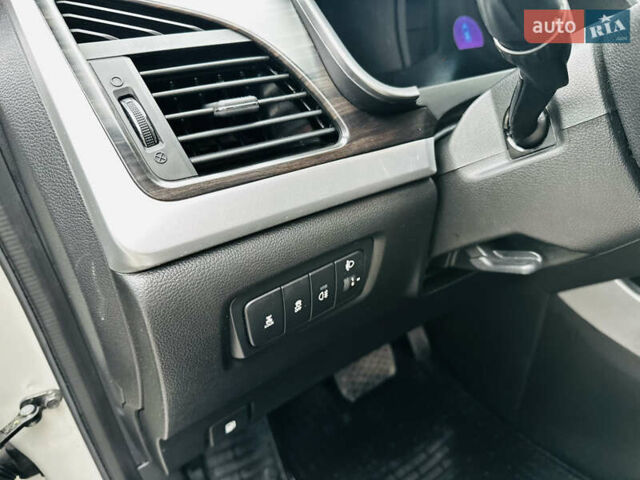 Білий Cанг Йонг Korando, об'ємом двигуна 2 л та пробігом 83 тис. км за 9800 $, фото 24 на Automoto.ua