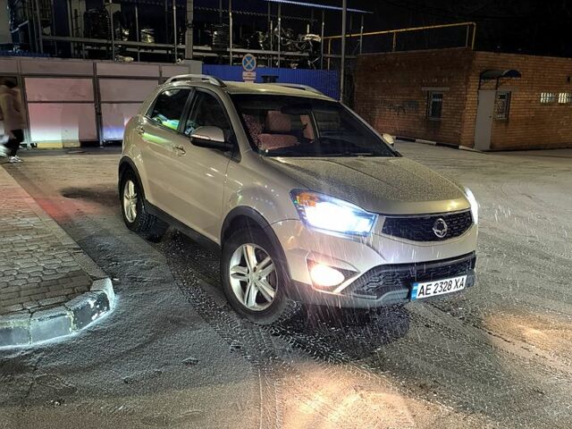 Белый Cанг Йонг Корандо, объемом двигателя 2 л и пробегом 98 тыс. км за 10500 $, фото 6 на Automoto.ua