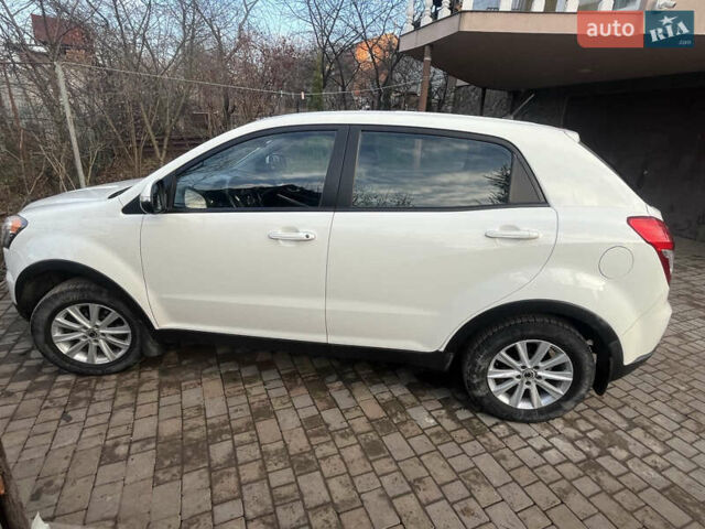 Білий Cанг Йонг Korando, об'ємом двигуна 2 л та пробігом 141 тис. км за 9100 $, фото 5 на Automoto.ua