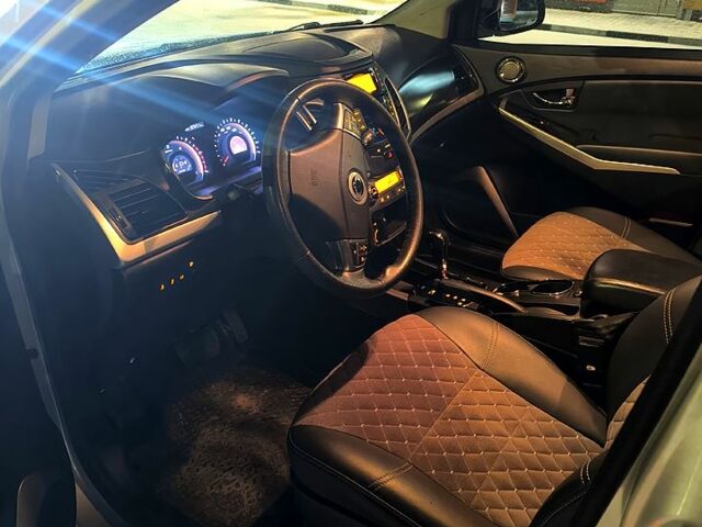 Белый Cанг Йонг Корандо, объемом двигателя 2 л и пробегом 98 тыс. км за 10500 $, фото 7 на Automoto.ua