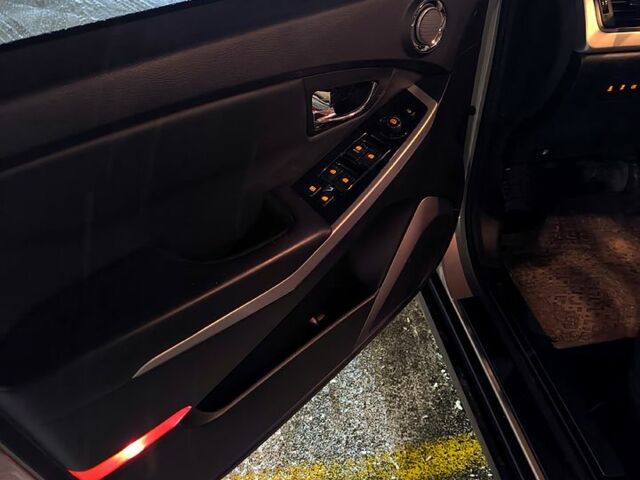 Белый Cанг Йонг Корандо, объемом двигателя 2 л и пробегом 98 тыс. км за 10500 $, фото 5 на Automoto.ua