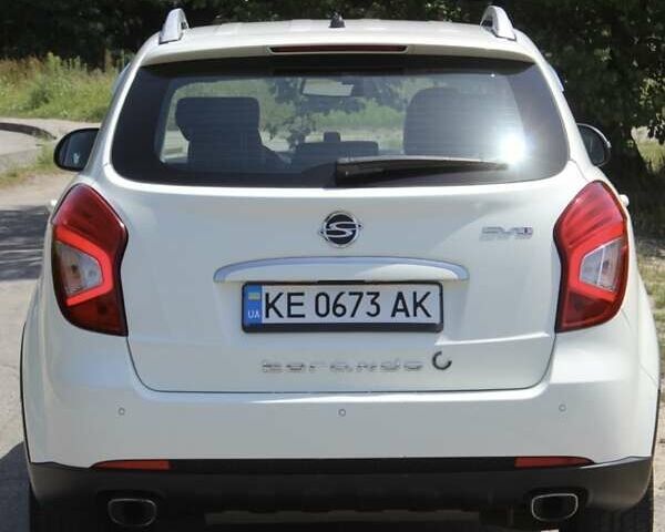 Білий Cанг Йонг Korando, об'ємом двигуна 2 л та пробігом 178 тис. км за 8490 $, фото 2 на Automoto.ua