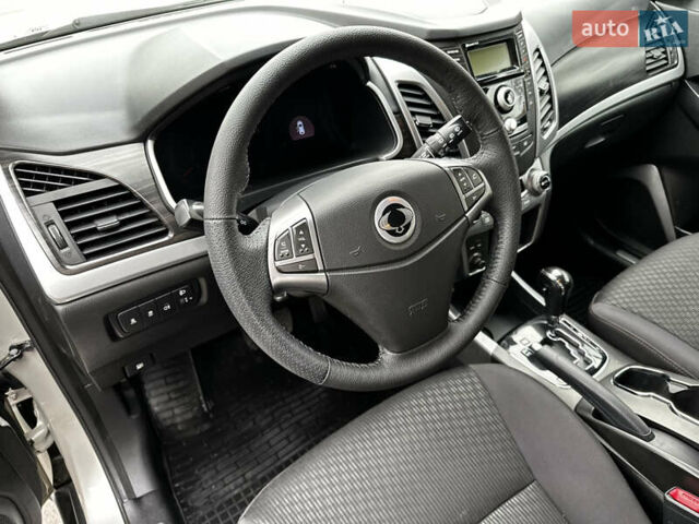 Білий Cанг Йонг Korando, об'ємом двигуна 2 л та пробігом 83 тис. км за 9800 $, фото 23 на Automoto.ua