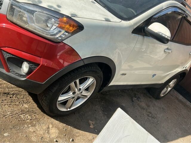 Белый Cанг Йонг Корандо, объемом двигателя 2 л и пробегом 150 тыс. км за 5900 $, фото 3 на Automoto.ua