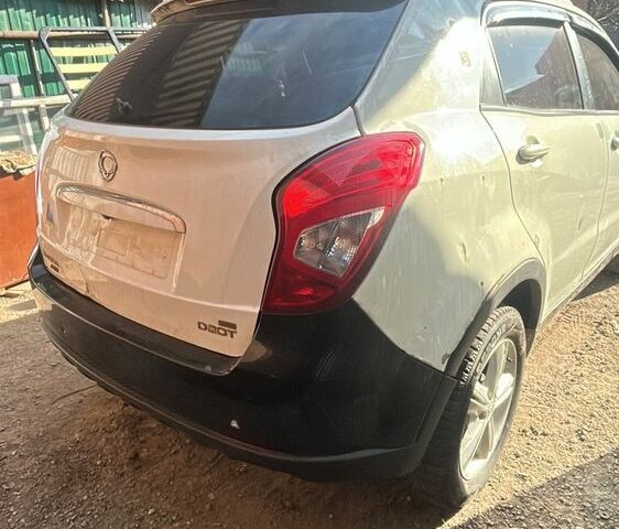 Білий Cанг Йонг Korando, об'ємом двигуна 2 л та пробігом 150 тис. км за 5900 $, фото 2 на Automoto.ua