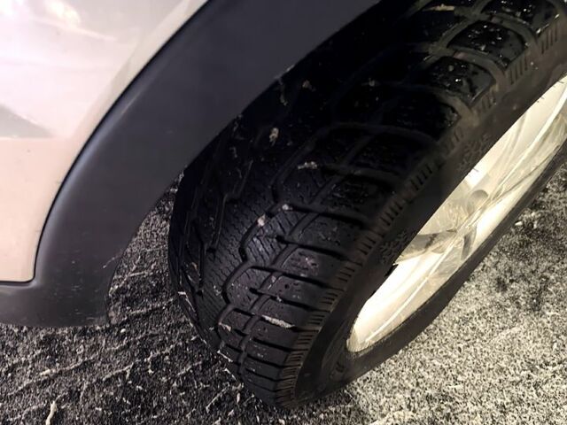 Белый Cанг Йонг Корандо, объемом двигателя 2 л и пробегом 98 тыс. км за 10500 $, фото 2 на Automoto.ua