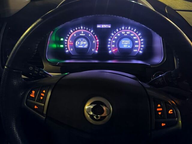 Белый Cанг Йонг Корандо, объемом двигателя 2 л и пробегом 98 тыс. км за 10500 $, фото 3 на Automoto.ua