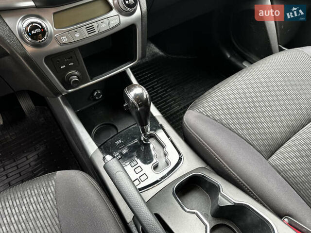 Білий Cанг Йонг Korando, об'ємом двигуна 2 л та пробігом 83 тис. км за 9800 $, фото 26 на Automoto.ua