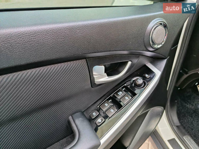 Білий Cанг Йонг Korando, об'ємом двигуна 2.2 л та пробігом 162 тис. км за 14400 $, фото 19 на Automoto.ua
