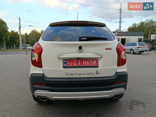 Білий Cанг Йонг Korando, об'ємом двигуна 2.2 л та пробігом 162 тис. км за 14400 $, фото 17 на Automoto.ua