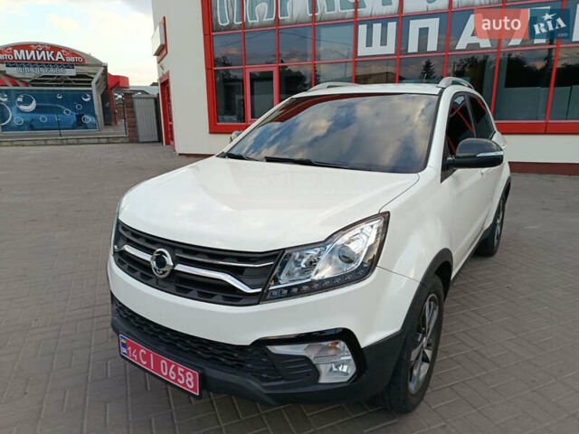 Білий Cанг Йонг Korando, об'ємом двигуна 2.2 л та пробігом 162 тис. км за 14400 $, фото 7 на Automoto.ua