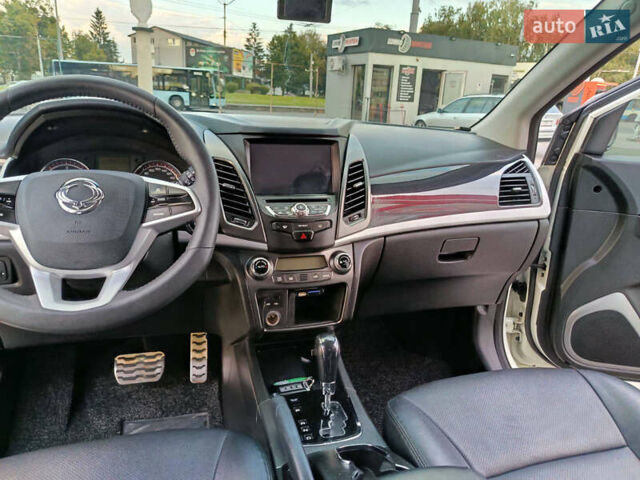 Білий Cанг Йонг Korando, об'ємом двигуна 2.2 л та пробігом 162 тис. км за 14400 $, фото 24 на Automoto.ua