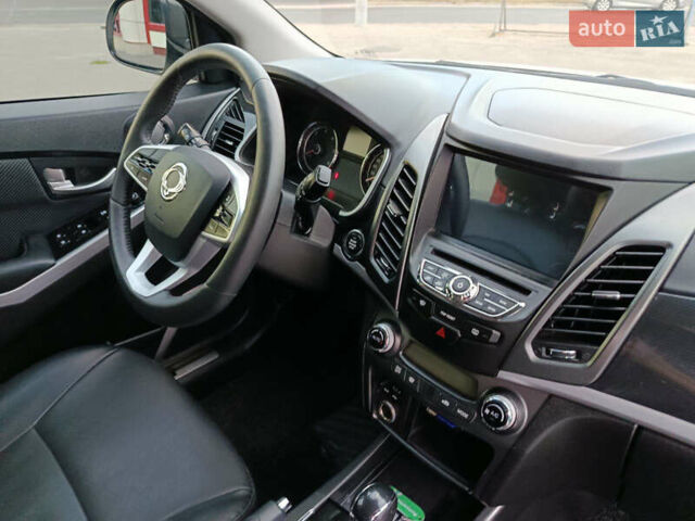 Білий Cанг Йонг Korando, об'ємом двигуна 2.2 л та пробігом 162 тис. км за 14400 $, фото 31 на Automoto.ua