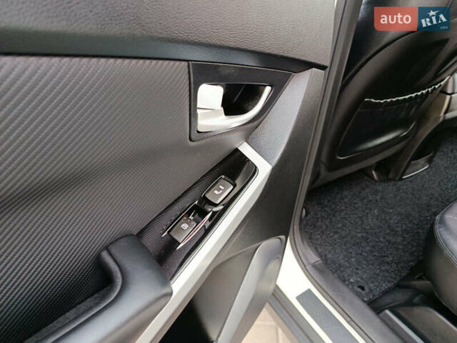 Білий Cанг Йонг Korando, об'ємом двигуна 2.2 л та пробігом 162 тис. км за 14400 $, фото 22 на Automoto.ua