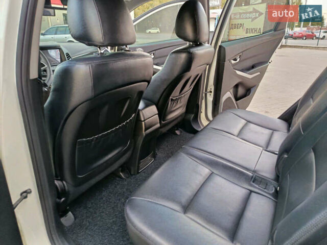 Білий Cанг Йонг Korando, об'ємом двигуна 2.2 л та пробігом 162 тис. км за 14400 $, фото 23 на Automoto.ua