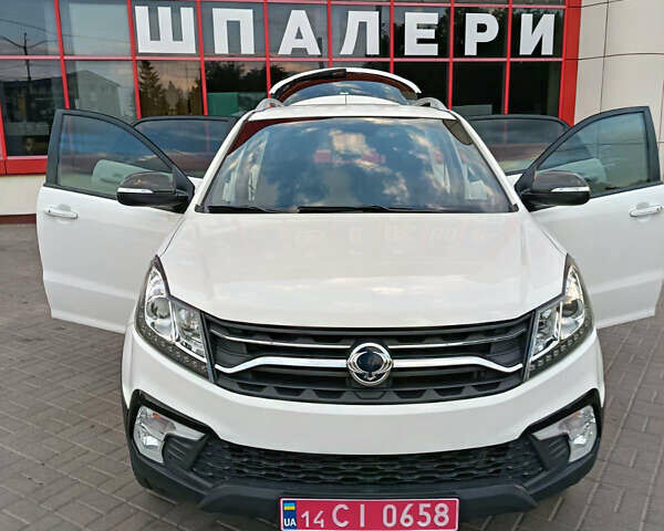 Білий Cанг Йонг Korando, об'ємом двигуна 2.2 л та пробігом 162 тис. км за 14400 $, фото 1 на Automoto.ua