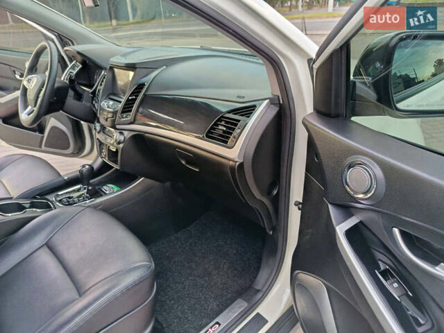 Білий Cанг Йонг Korando, об'ємом двигуна 2.2 л та пробігом 162 тис. км за 14400 $, фото 27 на Automoto.ua