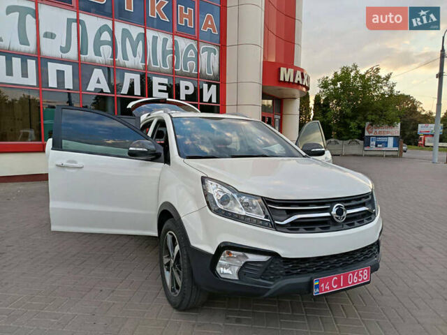 Білий Cанг Йонг Korando, об'ємом двигуна 2.2 л та пробігом 162 тис. км за 14400 $, фото 2 на Automoto.ua
