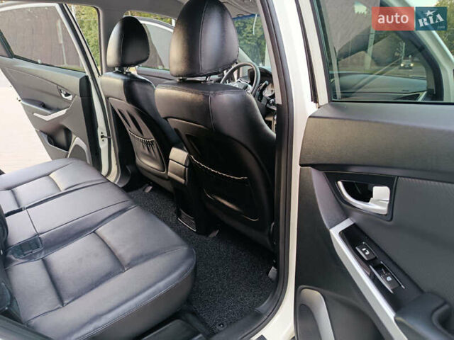 Білий Cанг Йонг Korando, об'ємом двигуна 2.2 л та пробігом 162 тис. км за 14400 $, фото 29 на Automoto.ua